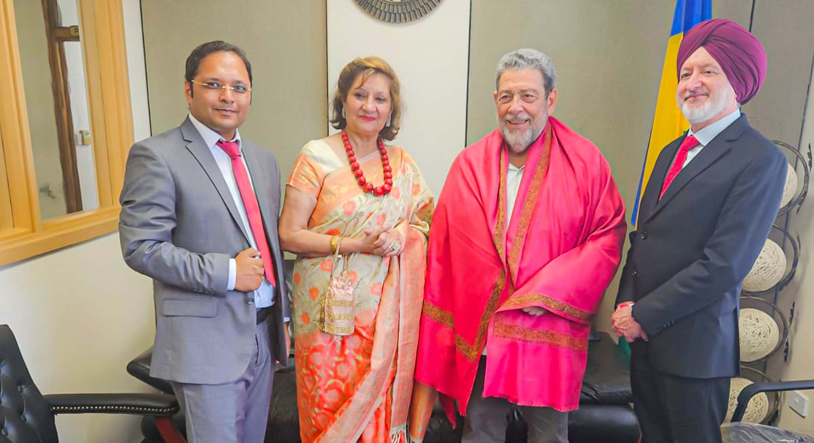 ਡੀ.ਬੀ.ਯੂ. ਵਫ਼ਦ ਨੇ ਸੇਂਟ ਵਿਨਸੈਂਟ ਅਤੇ ਗ੍ਰੇਨਾਡਾਈਨਜ਼ ਦੇ ਪ੍ਰਧਾਨ ਮੰਤਰੀ ਨਾਲ ਕੀਤੀਆਂ ਸਿੱਖਿਆ ਬਾਰੇ ਵਿਚਾਰਾਂ 